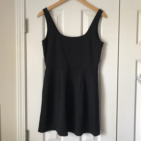 Lulu’s black stretch scoop mini dress - Picture 5 of 5